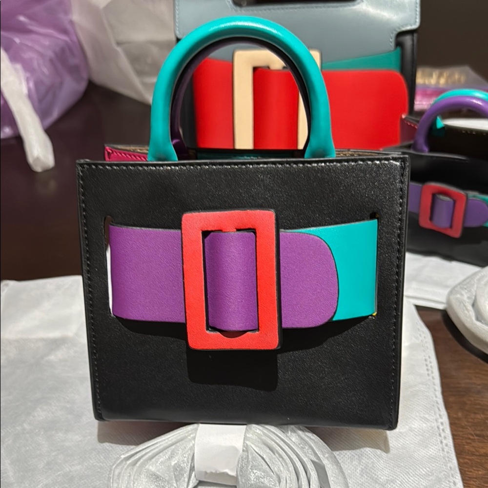 ❤️ “BNWOT” Medium size multicolour buckle bag Mini Bag with Bold Buckle ❤️